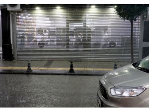 Yalova'da sağanak ve dolu etkili oldu