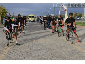 Yetimlere farkındalık için bisikletle Malatya'dan yola çıkan İHH gönüllüsü Konya'ya geldi