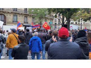Paris’te terör örgütü PKK yandaşları ve Ermeniler birlikte gösteri düzenledi