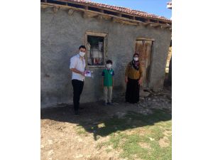 Kırşehir'de köy okulu öğretmenleri, öğrencilerinin uzaktan eğitimi için seferber oldu