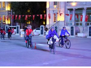 Yetimlere farkındalık için bisikletle Malatya'dan yola çıkan İHH gönüllüsü Aksaray'a geldi