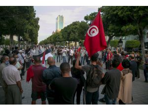 İsrail'in Tunus'taki Filistin Merkezi'ne düzenlediği saldırının 35'inci yıldönümünde gösteriler düzenlendi