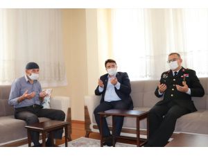 Şehit Yüzbaşı Mahmut Top'un Samsun'daki ailesine "şehadet belgesi" verildi
