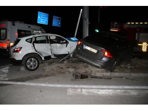 Burdur'da iki otomobil çarpıştı: 5 yaralı