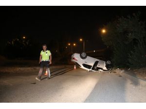 Adana'da kaza yapan sürücü otomobili bırakıp gitti