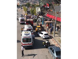Kocaeli'de otomobil otobüs durağına çarptı: 4 yaralı