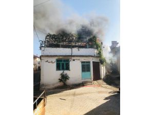 Aydın'da çıkan ev yangınında 3 kişi hastaneye kaldırıldı