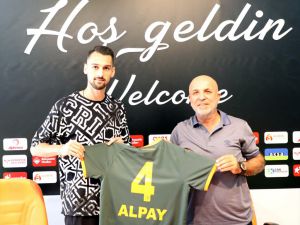 Alanyaspor, Beşiktaş'ın genç stoperi Alpay Çelebi'yi kiraladı