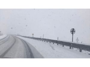 Ardahan'ın yüksek kesimlerine mevsimin ilk karı yağdı