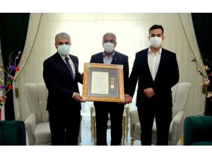 Kırşehir'de şehit ailesine "Devlet Övünç Madalyası ve Beratı" takdim edildi