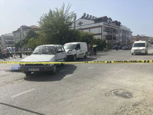 Muğla'da hafif ticari araç ile otomobil çarpıştı: 1 ölü, 1 yaralı