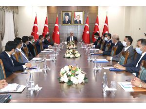 Diyarbakır Valisi Münir Karaloğlu "Bağlar Kentsel Dönüşüm Toplantısı"nda konuştu: