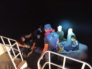 Muğla'da Türk kara sularına geri itilen yabancı uyruklu 6 kişi kurtarıldı