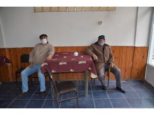 Sarıkamış'ta Kovid-19 tedbirleri kapsamında kapatılan çay ocakları açıldı