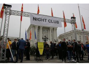 Kuzey Makedonya’da müzisyenler Kovid-19 tedbirlerini protesto etti
