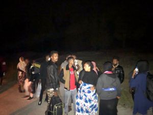 İzmir'de 25 düzensiz göçmen yakalandı