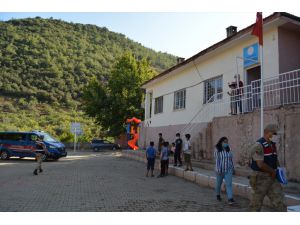 Gaziantep'te öğretmenle Mehmetçik el ele verip Esenler İlkokulunu yeniledi