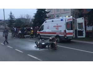 Ordu'da bariyere çarpan motosiklet alev aldı