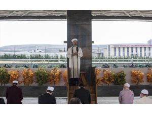Diyanet İşleri Başkanı Erbaş, başkentte cuma namazı kıldırdı
