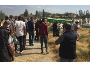 Konya'da iki otomobilin çarpıştığı kazada yaralanan çocuk yaşamını yitirdi