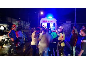 Karabük'te aydınlatma direğine çarparak takla atan otomobildeki 4 kişi yaralandı