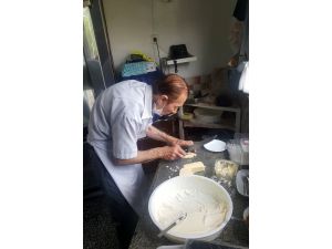 90 yaşındaki Eşref dede 68 yıldır kahvaltı menüsü hazırlıyor