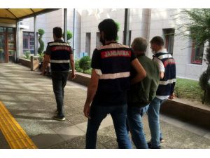 İzmir'de "silahlı terör örgütüne üye olmak"tan aranan bir kişi tutuklandı