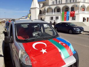 Ardahan'da Azerbaycan'a destek için "Gardaşlık zamanı" sloganıyla konvoy oluşturuldu