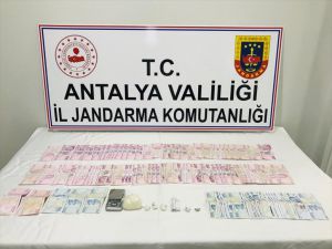 Antalya'da uyuşturucu operasyonunda 4 kişi yakalandı