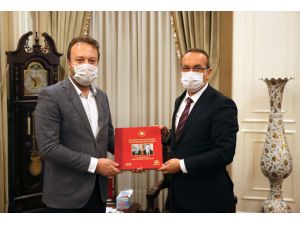 Kocaeli Valisi Seddar Yavuz, AA Sakarya Bölge Müdürü Yücel Velioğlu'nu kabul etti