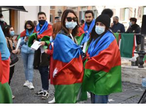 İtalya'daki Azerbaycan Türkleri, Ermenistan'ın Azerbaycan'daki sivillere yönelik saldırısını protesto etti