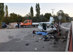 Kırıkkale'de hafif ticari araç devrildi: 1 ölü, 2 yaralı