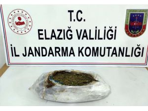 Elazığ'da elbiselerin içine gizlenmiş 2 kilo 250 gram esrar ele geçirildi