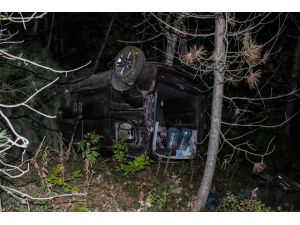 Kütahya'da otomobil şarampole devrildi: 5 yaralı