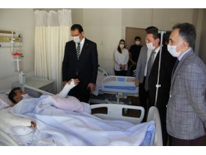 AK Parti'li Yavuz, trafik kazasında yaralanan Yunus polislerini hastanede ziyaret etti