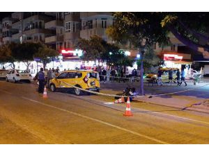 Antalya'da park halindeki taksiye çarpan motosiklet sürücüsü öldü