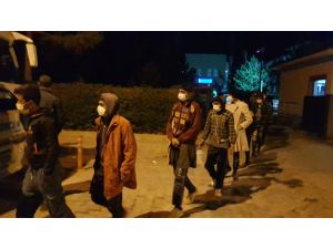 Erzincan'da yaya olarak ilerleyen 27 sığınmacı yakalandı