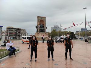 Taksim'de turistlere yönelik drone destekli Kovid-19 denetimi