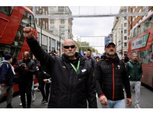 Londra'da Kovid-19 önlemlerine karşı yürüyüş düzenlendi