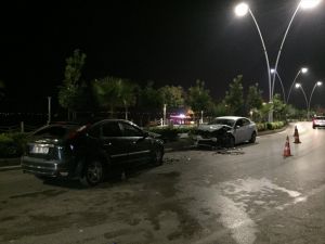 Adana'da iki otomobil çarpıştı: 1 yaralı