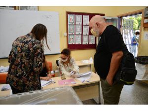 KKTC'de cumhurbaşkanlığı seçiminin ikinci turu için oy kullanma işlemi başladı