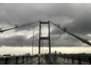İstanbul'un bazı ilçelerinde yağış etkili oluyor