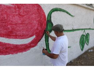 Adanalı ressam çizimleriyle sokakları renklendiriyor
