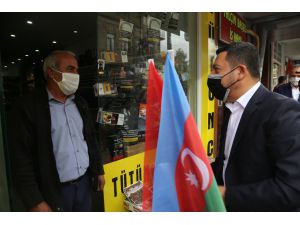 Nevşehir'de vatandaşlara Türk ve Azerbaycan bayrakları dağıtıldı