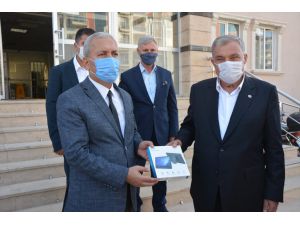 Antakya Belediyesinden uzaktan eğitime erişemeyen 200 öğrenciye tablet desteği