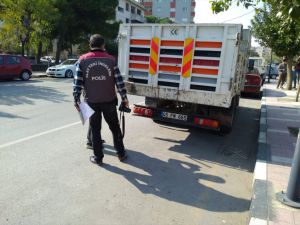 GÜNCELLEME - İzmir'de kara yolunda erkek cesedi bulundu