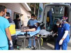 Manisa'da minibüsün devrilmesi sonucu 5 kişi yaralandı