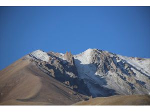 Erciyes Dağı'na kar yağdı