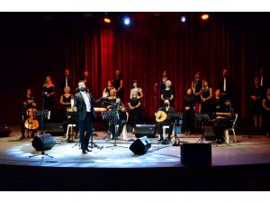 Kanun sanatçısı Ahmet Baran "90-60-90" adlı programda konser verdi