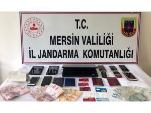 Mersin ve Adana'da sosyal medyadan dolandırıcılık yapan 3 zanlı tutuklandı